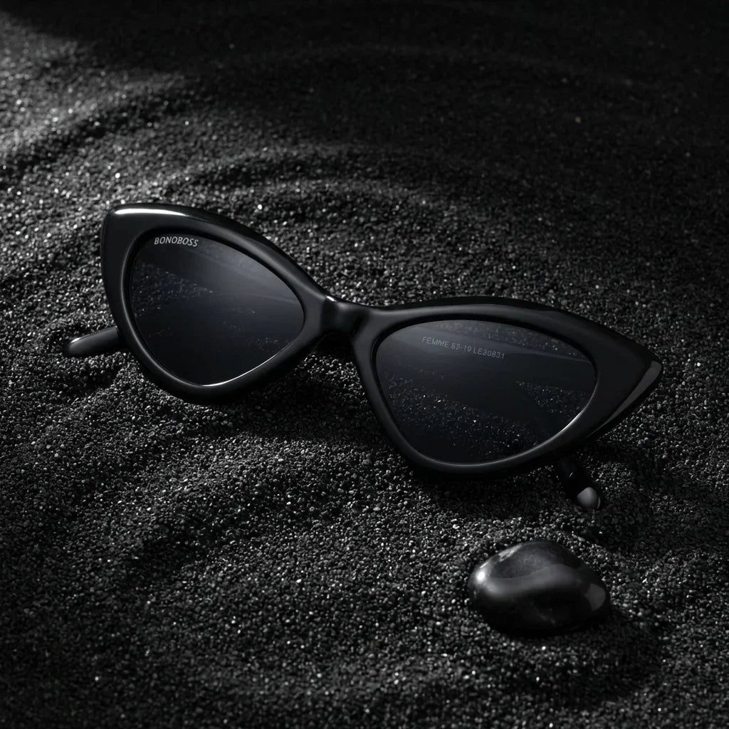 Femme Black cat eye polarized sunglasses in bio-acetate · ReFramed, photo 15 of 15
