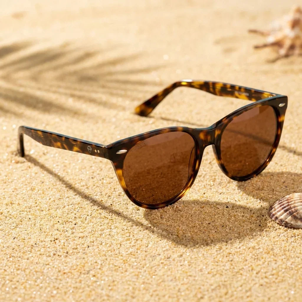 Hanga Roa Cat Eye Polarized Sunglasses in Bio-Acetate and Natural Wood