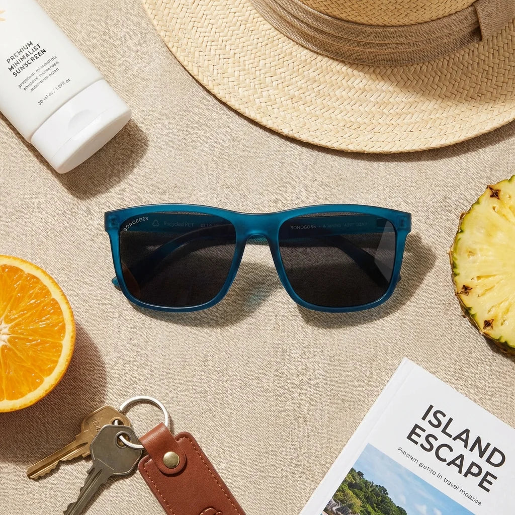 Rapanui RPET rectangular polarized sunglasses in recycled plastic · ReFramed, photo 27 of 30