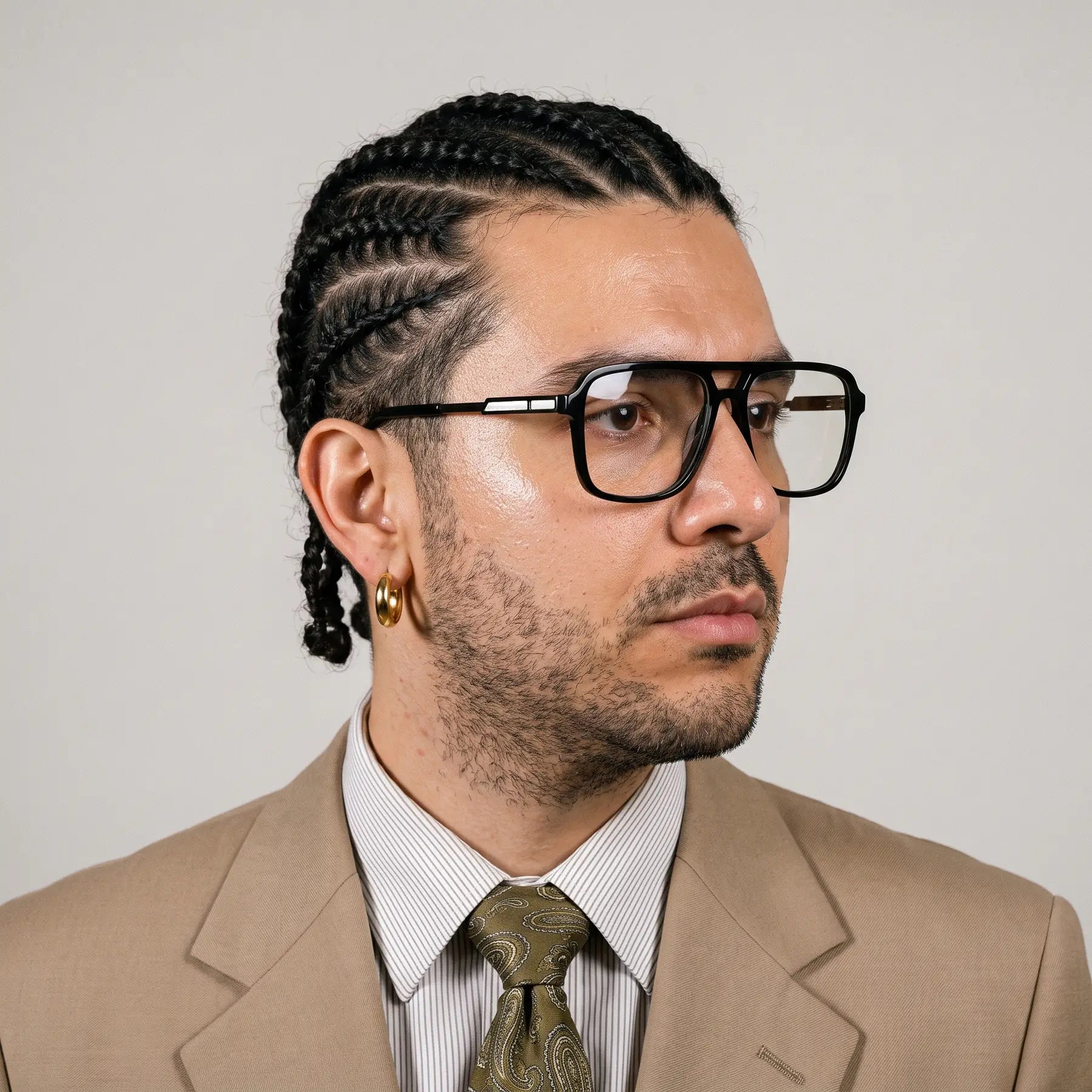 Fiore 1014 eyeglasses in black, worn by a model – campaign portrait, clean beige studio three-quarter portrait