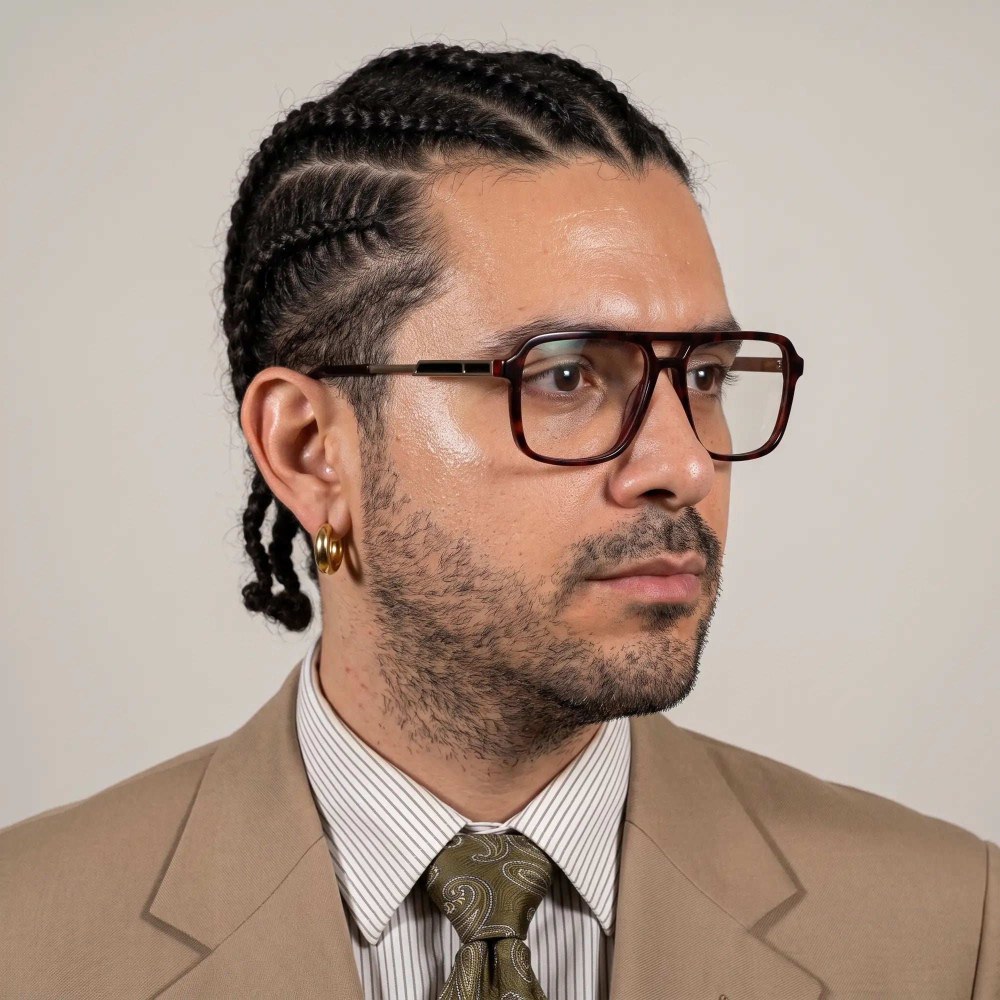 Fiore 1014 eyeglasses in tortoiseshell, worn by a model – campaign portrait, clean beige studio three-quarter portrait