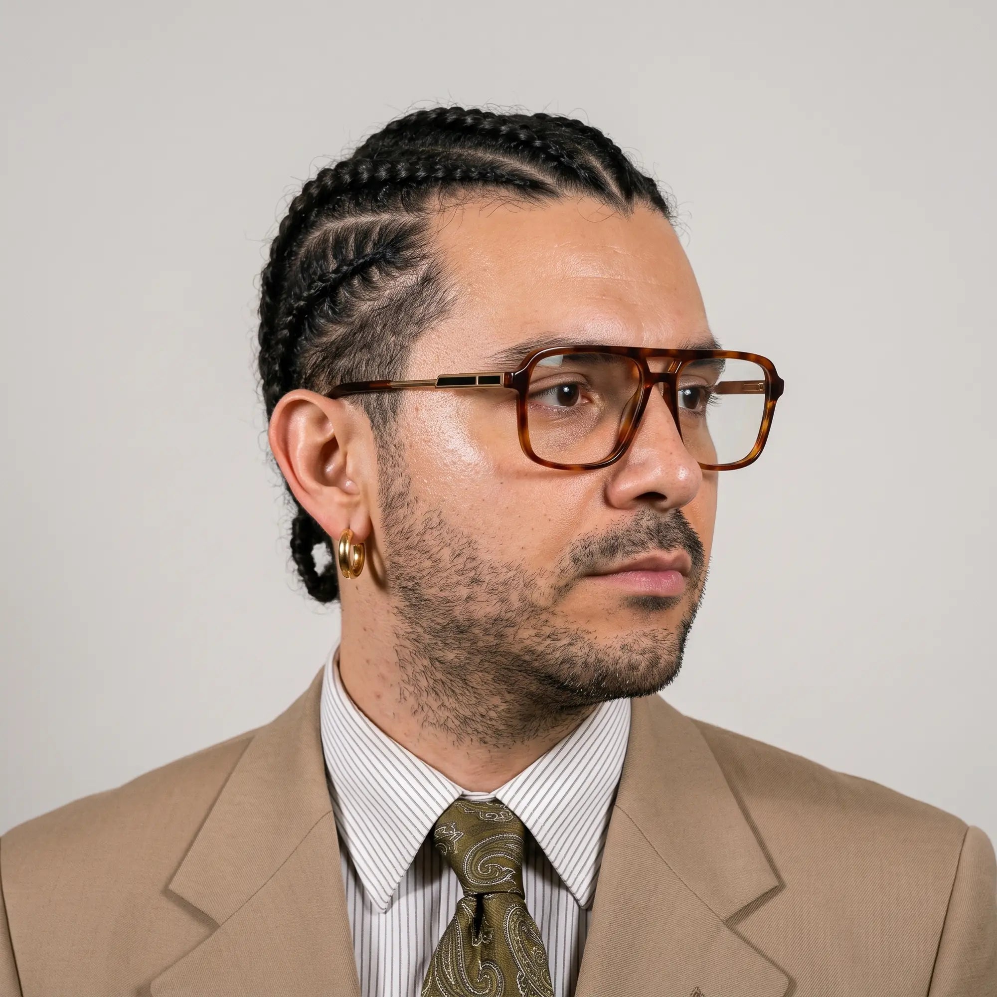 Fiore 1014 eyeglasses in brown tortoiseshell, worn by a model – campaign portrait, clean beige studio three-quarter portrait