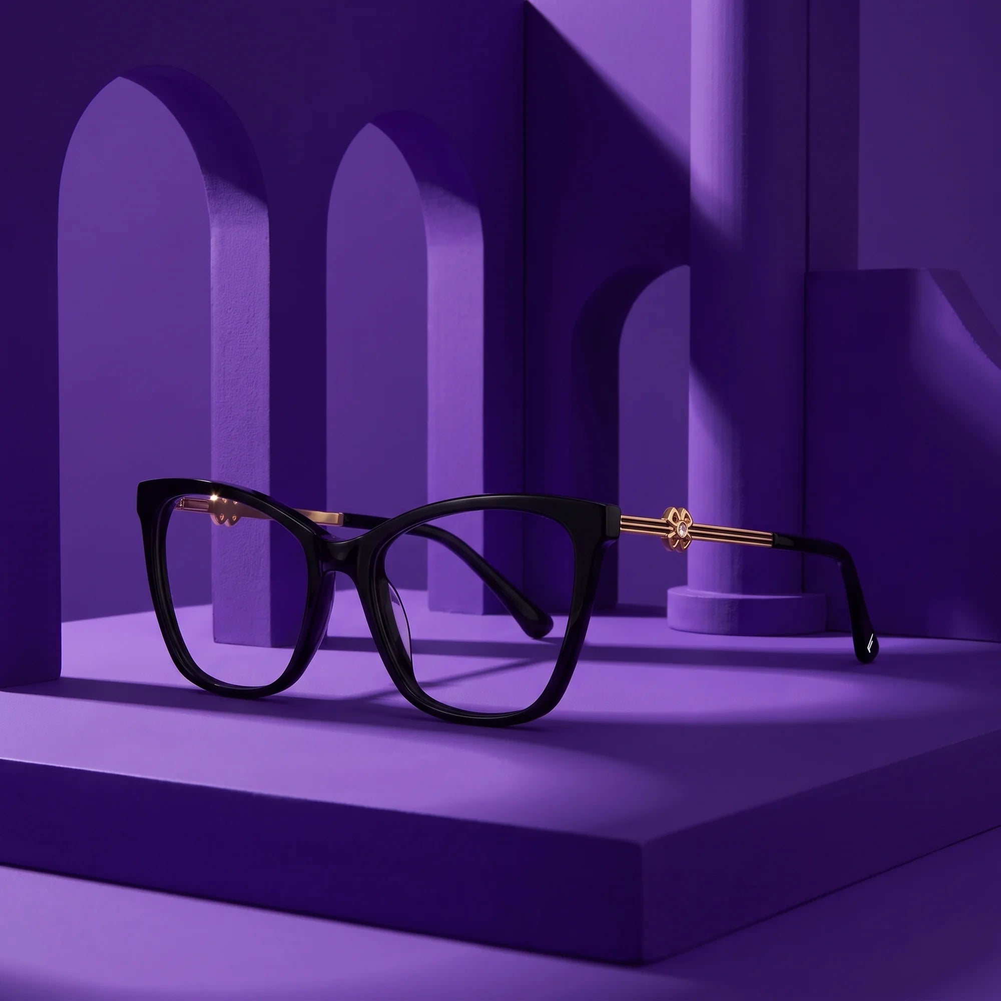 Fiore 10172 eyeglasses in black – displayed on a violet podium among arches