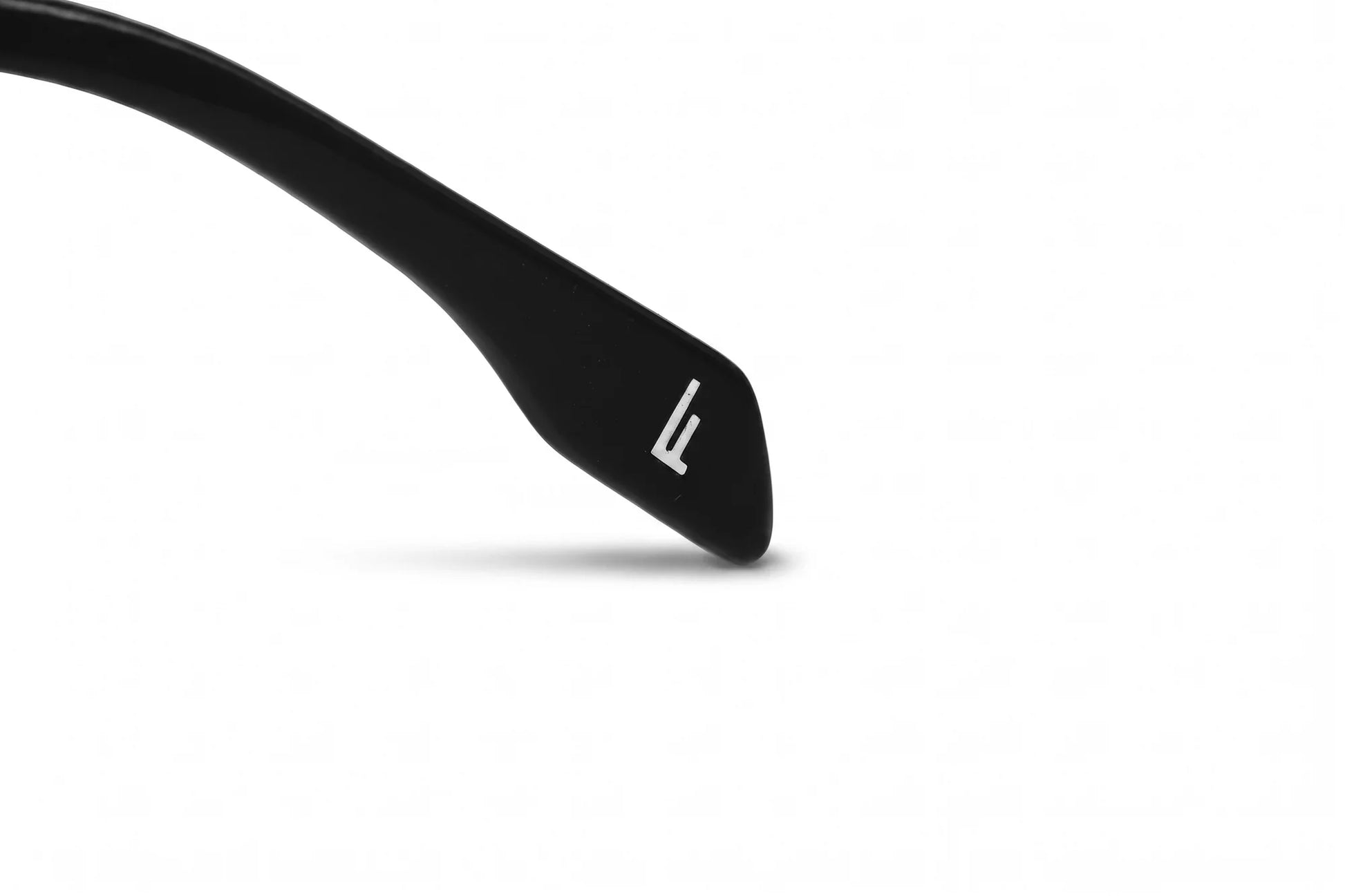 Fiore 10177 eyeglasses in black – temple logo detail