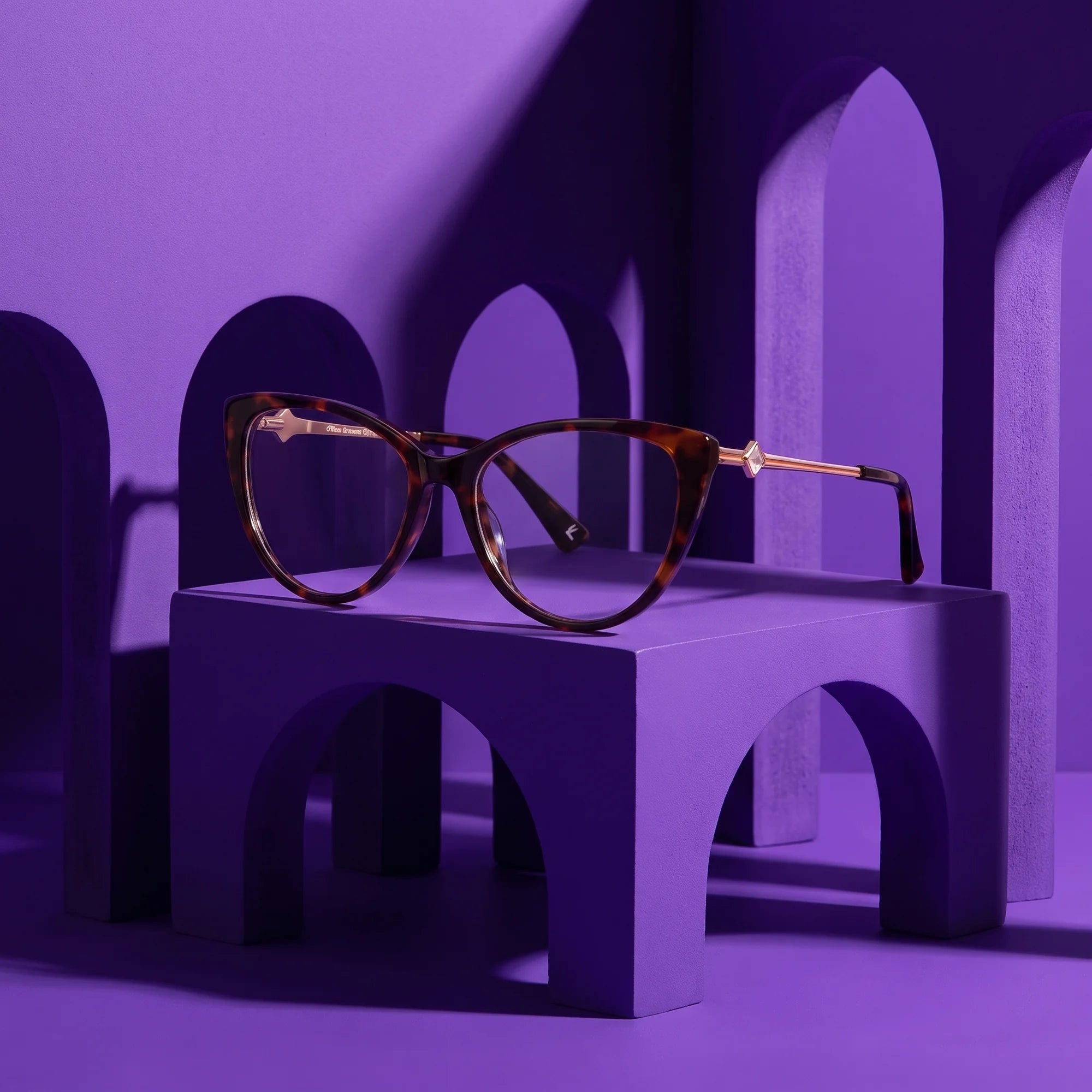 Fiore 1031 eyeglasses in tortoiseshell – staged on a sculptural violet architecture set