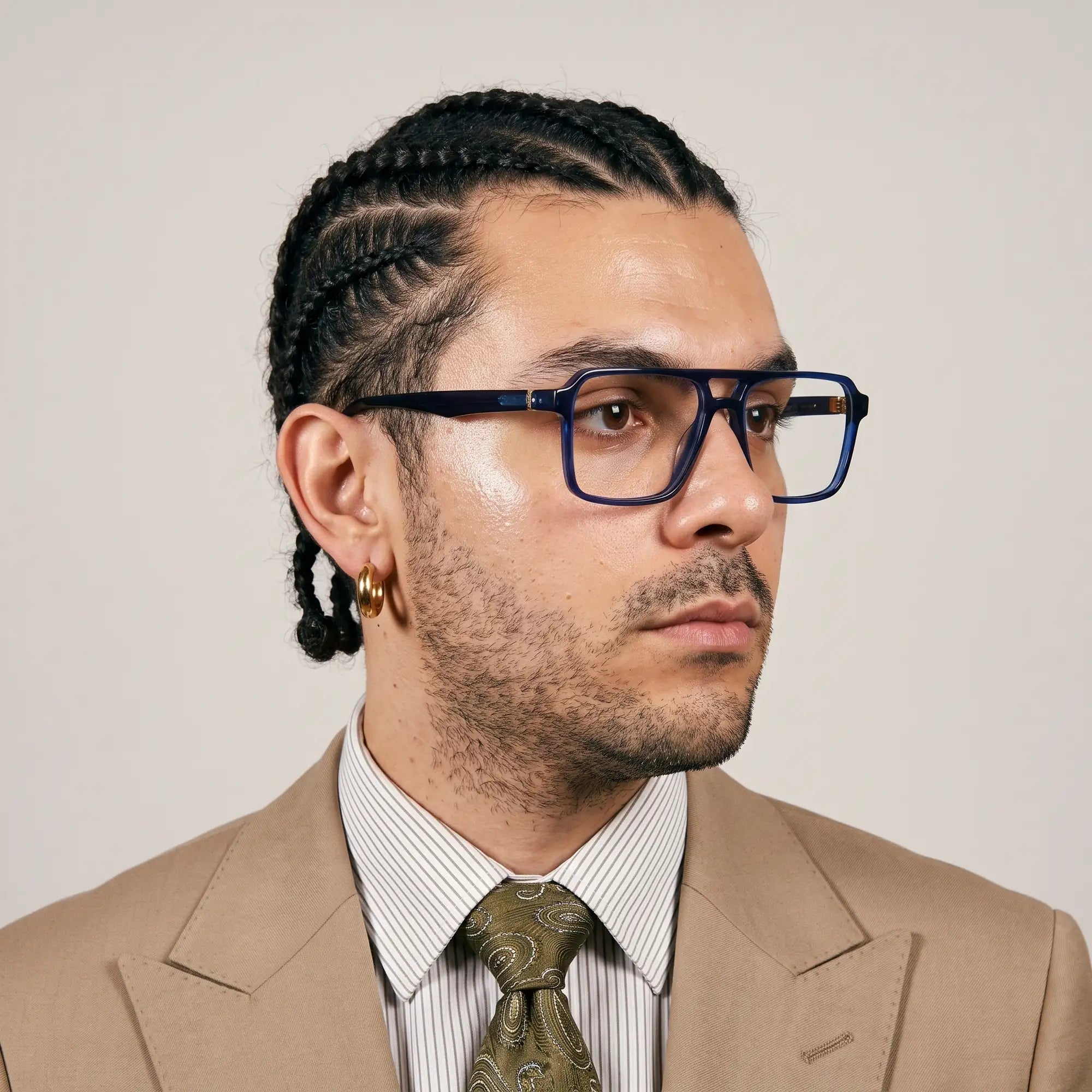 Fiore 1039 eyeglasses in blue, worn by a model – campaign portrait, clean beige studio three-quarter portrait