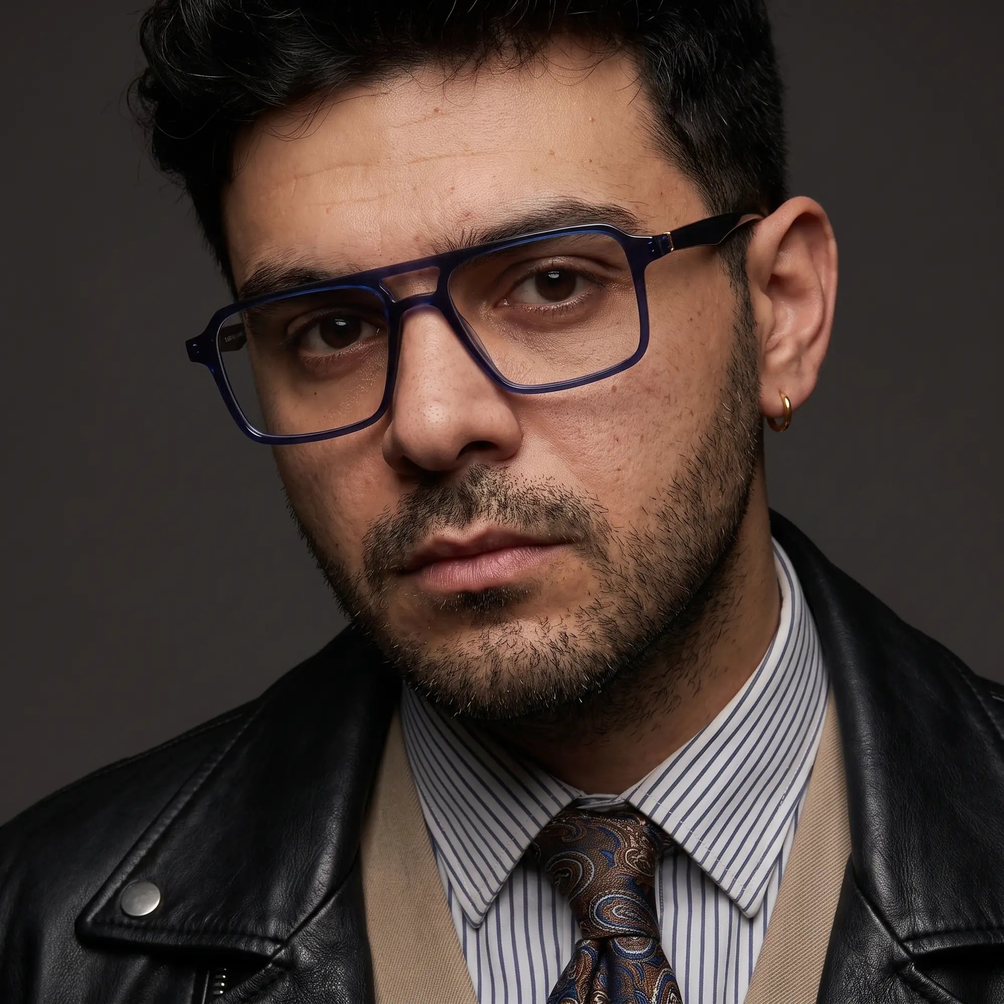 Fiore 1039 eyeglasses in blue, worn by a model – campaign portrait, minimal studio portrait in soft daylight