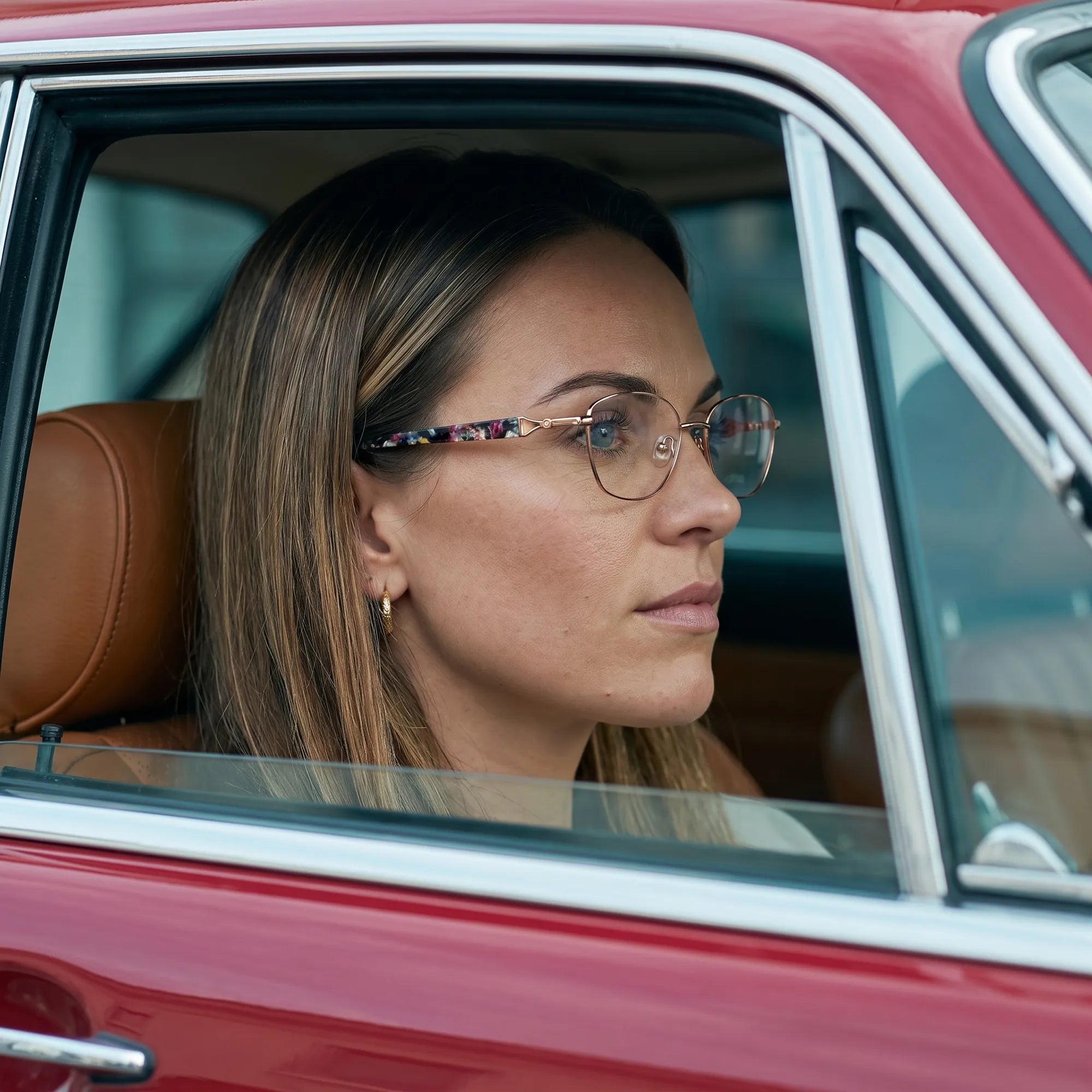 Fiore 2208 eyeglasses in brown tortoiseshell, worn by a model – campaign portrait, gaze through a classic red car window