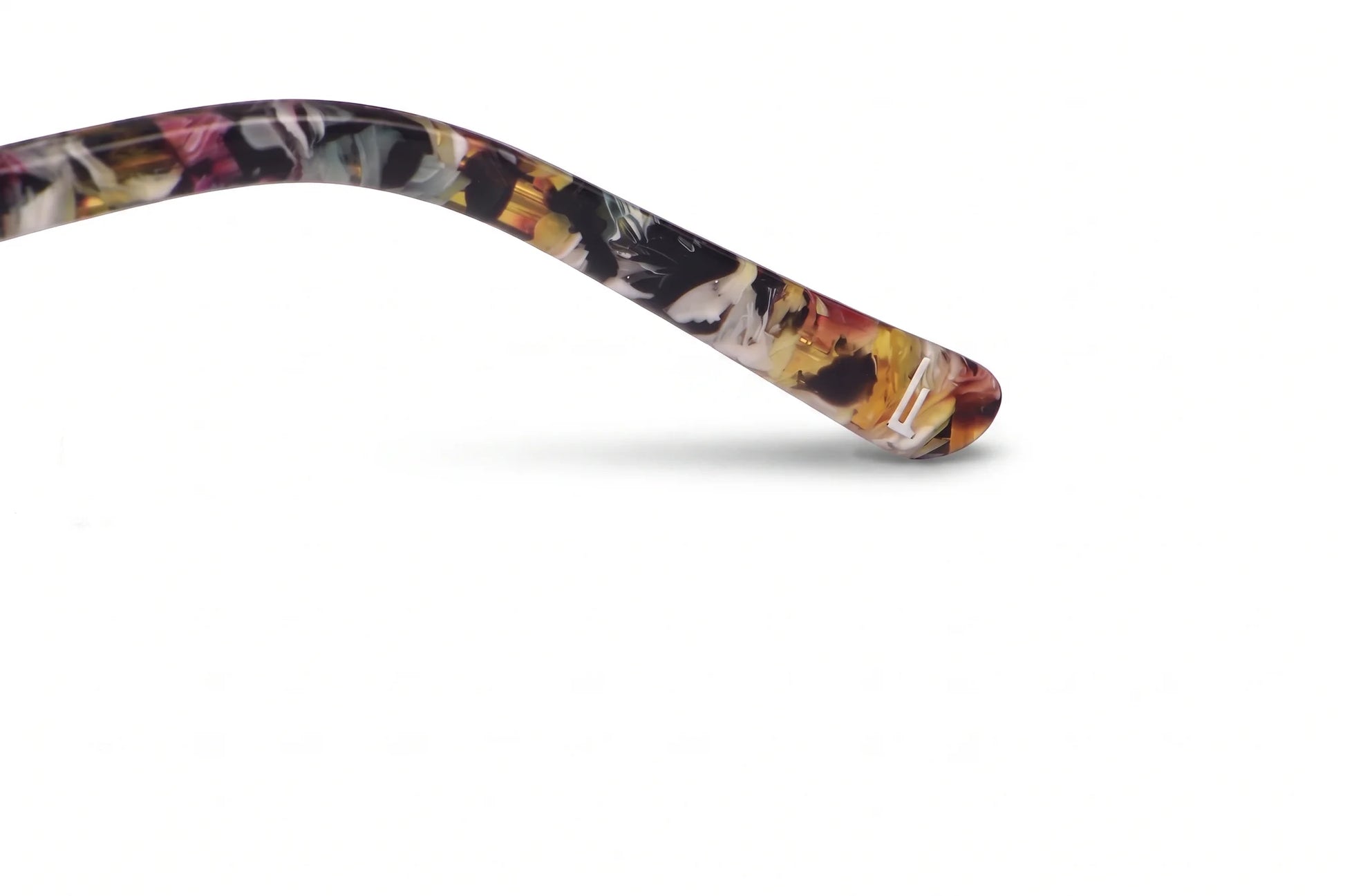 Fiore 2208 eyeglasses in brown tortoiseshell – temple logo detail