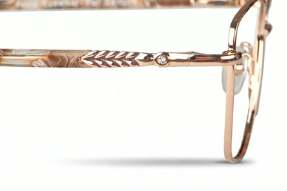 Fiore 2210 eyeglasses in gold brown – close-up detail