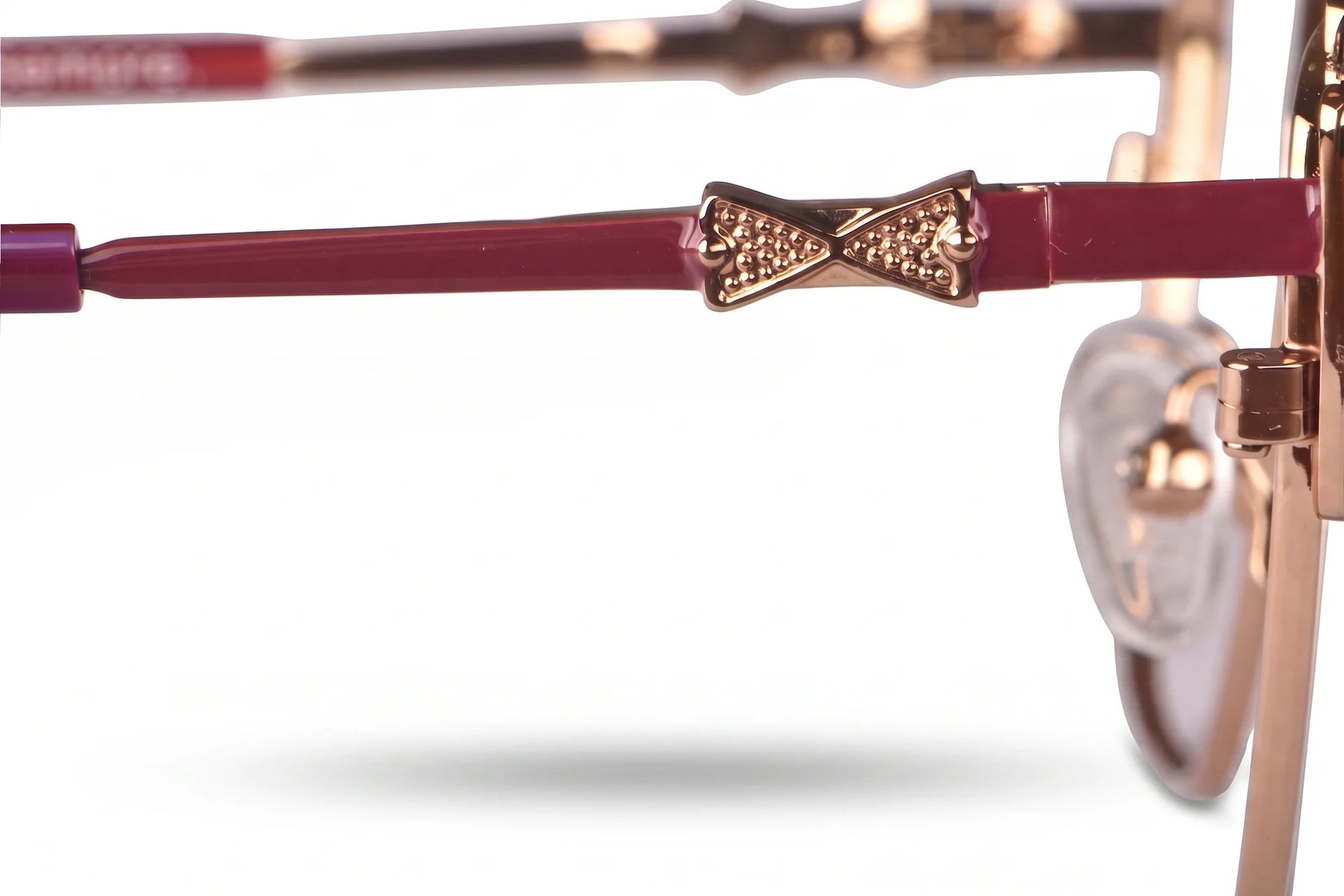 Fiore 3837 eyeglasses in red gold – close-up detail