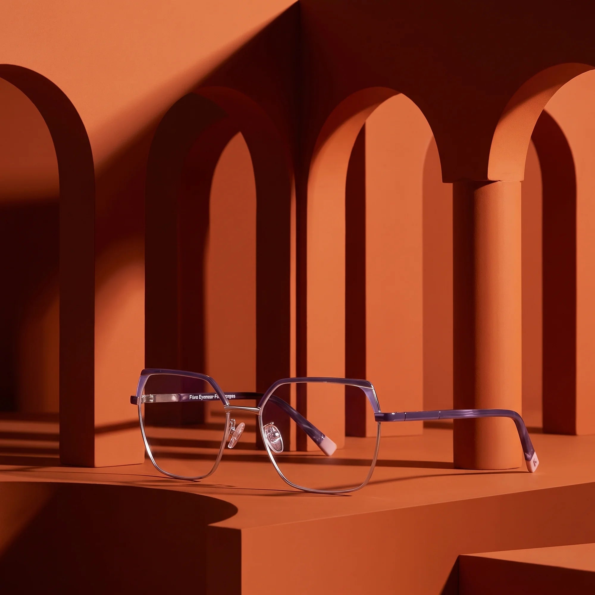 Fiore 3971 eyeglasses in purple silver – still life among monochrome burnt orange arches