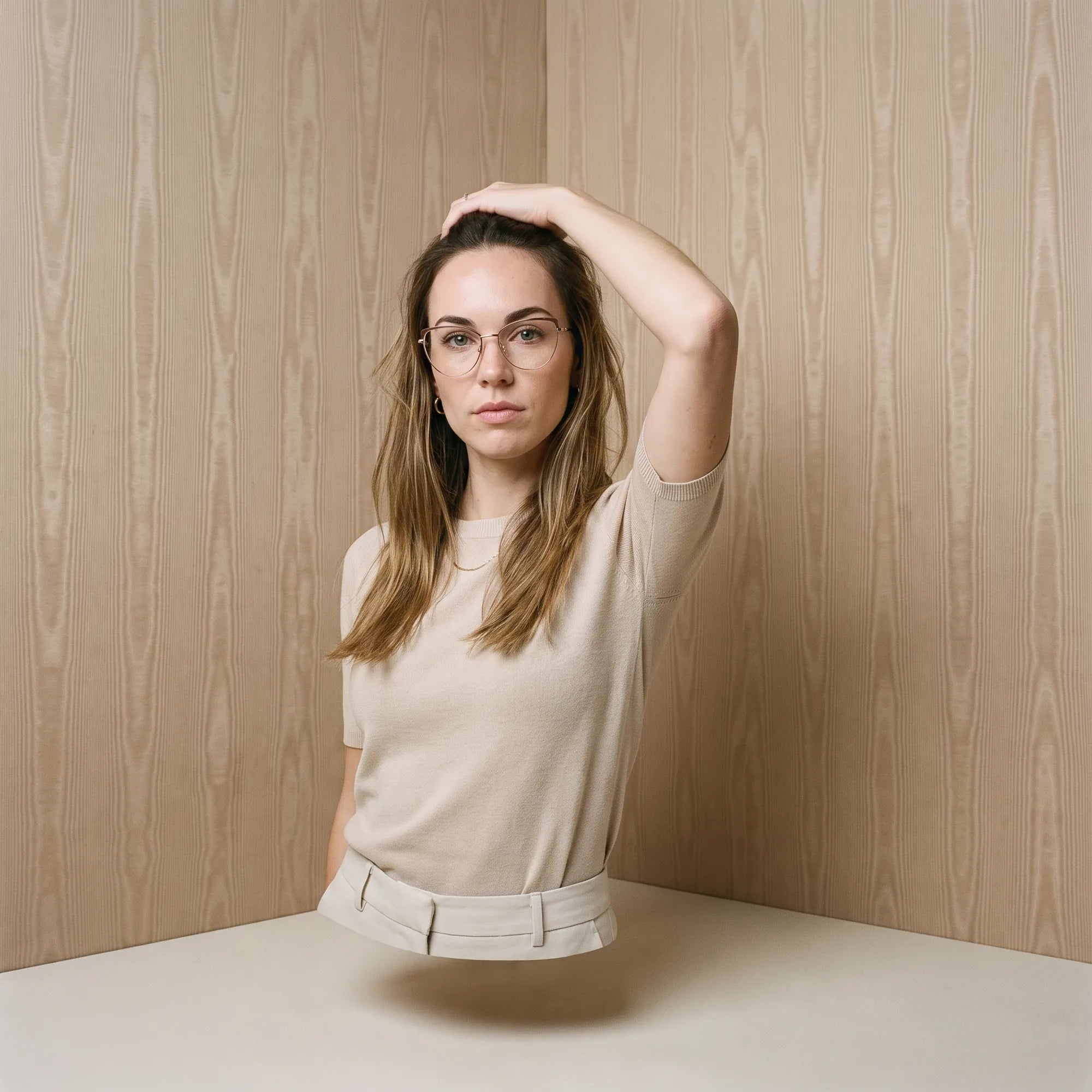Fiore 3983 eyeglasses in brown gold, worn by a model – campaign portrait, soft portrait in blush moire tones