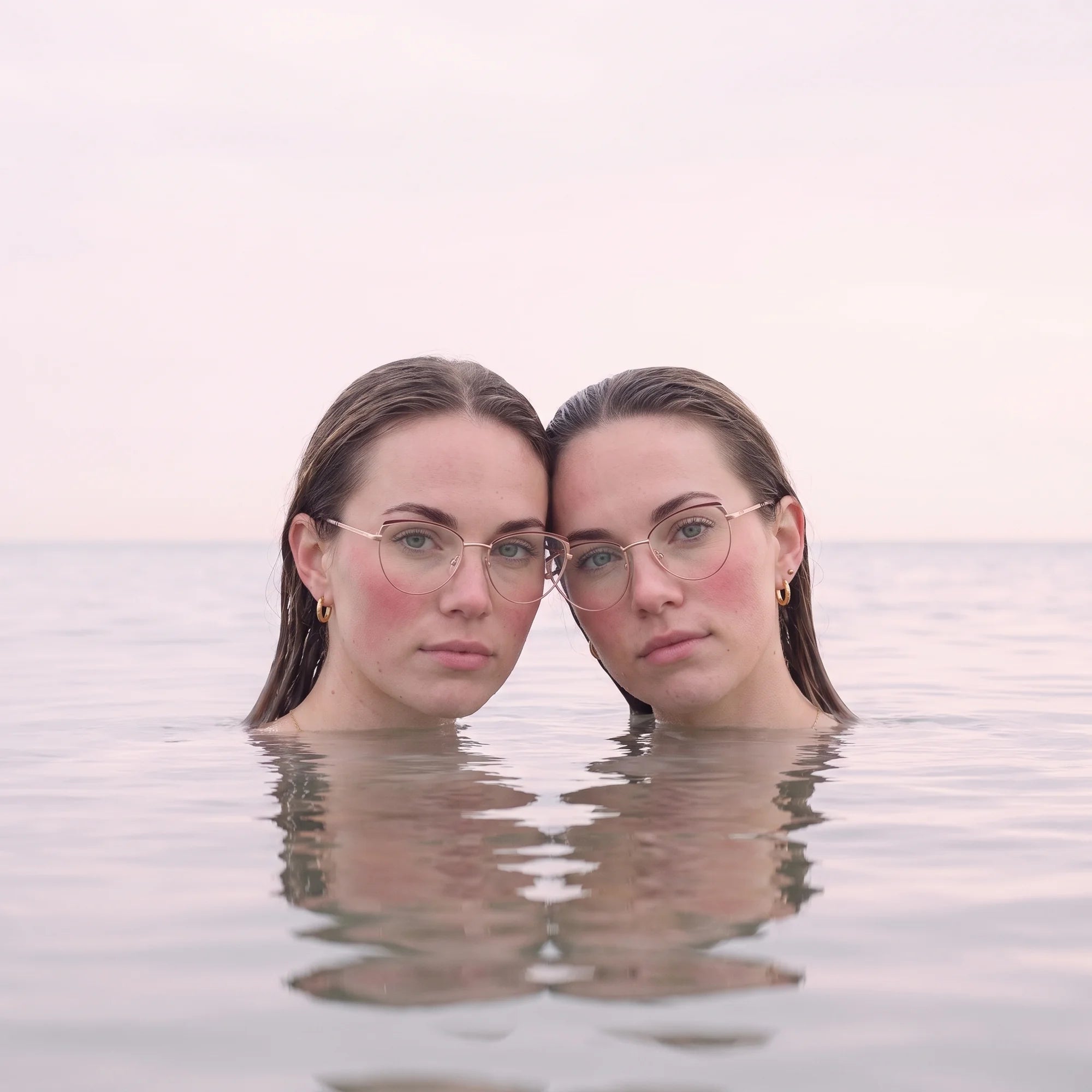 Fiore 3983 eyeglasses in brown gold, worn by a model – campaign portrait, wet-hair portrait in a calm summer sea