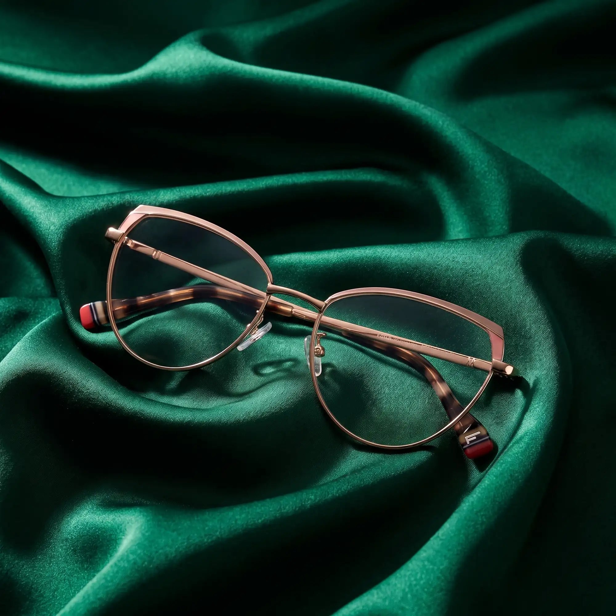 Fiore 3983 eyeglasses in pink gold – nested in flowing emerald silk