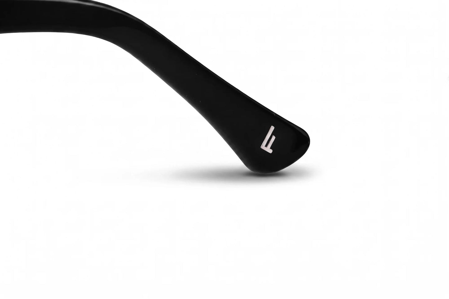 Fiore 4488 eyeglasses in black – temple logo detail