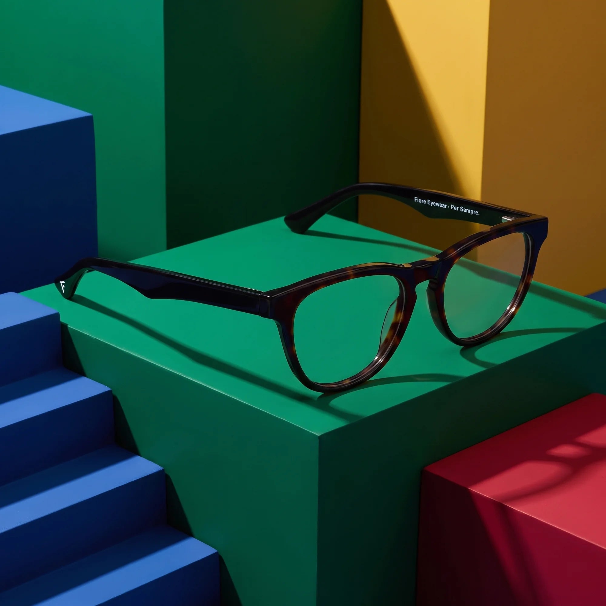 Fiore 4488 eyeglasses in tortoiseshell – on bold primary color-block steps