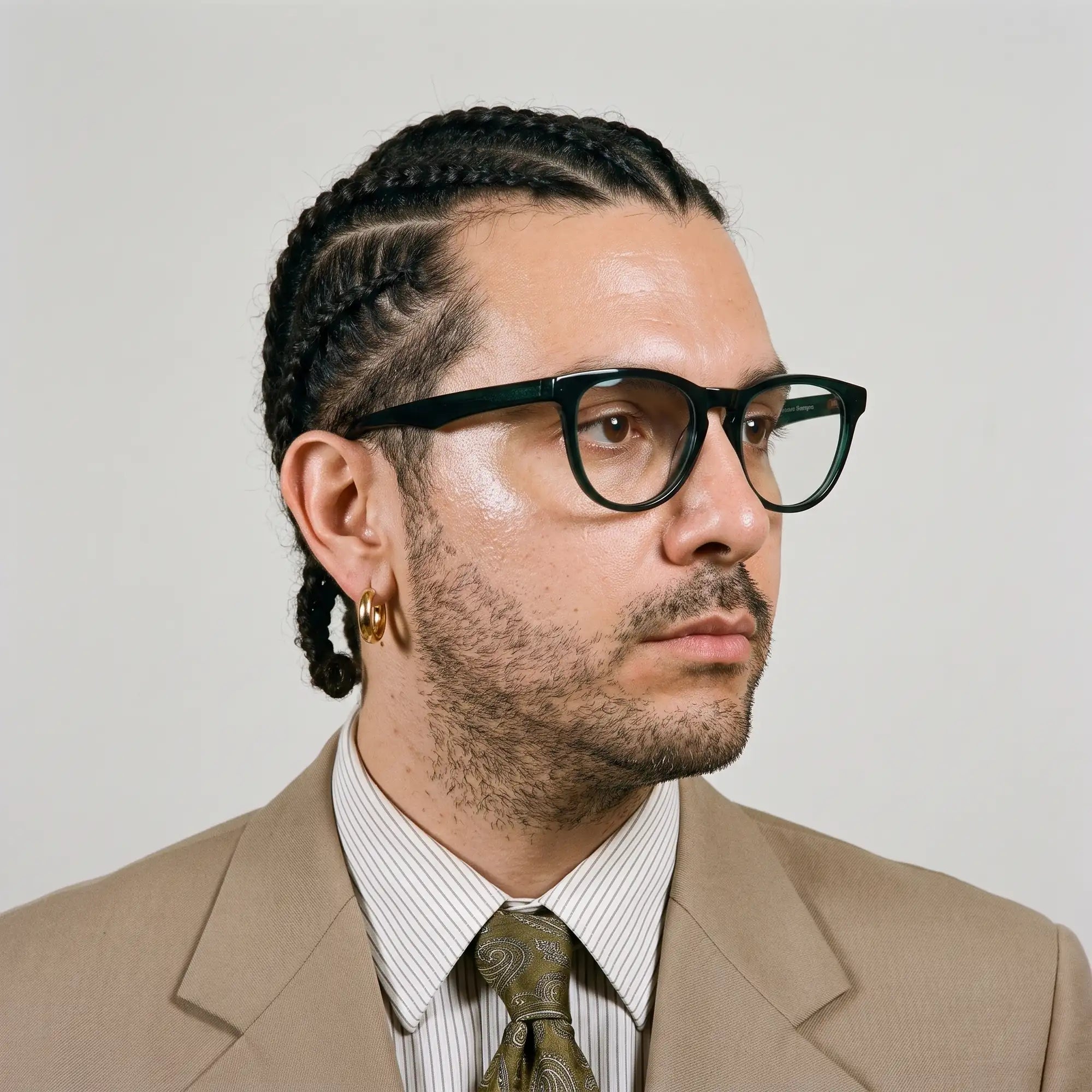 Fiore 4488 eyeglasses in green, worn by a model – campaign portrait, clean beige studio three-quarter portrait