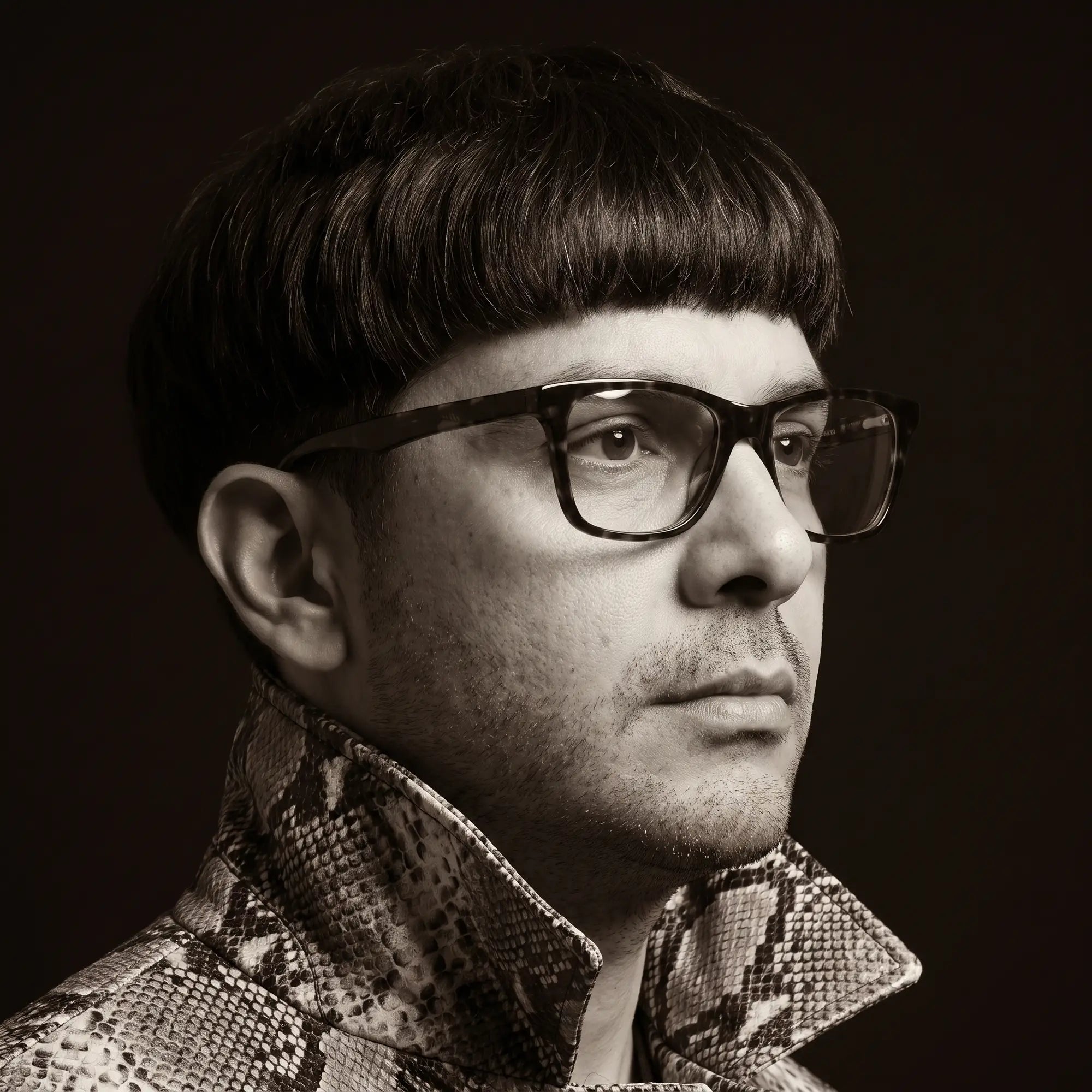 Fiore 5228 eyeglasses in tortoiseshell, worn by a model – campaign portrait, monochrome studio portrait, red graphic accents
