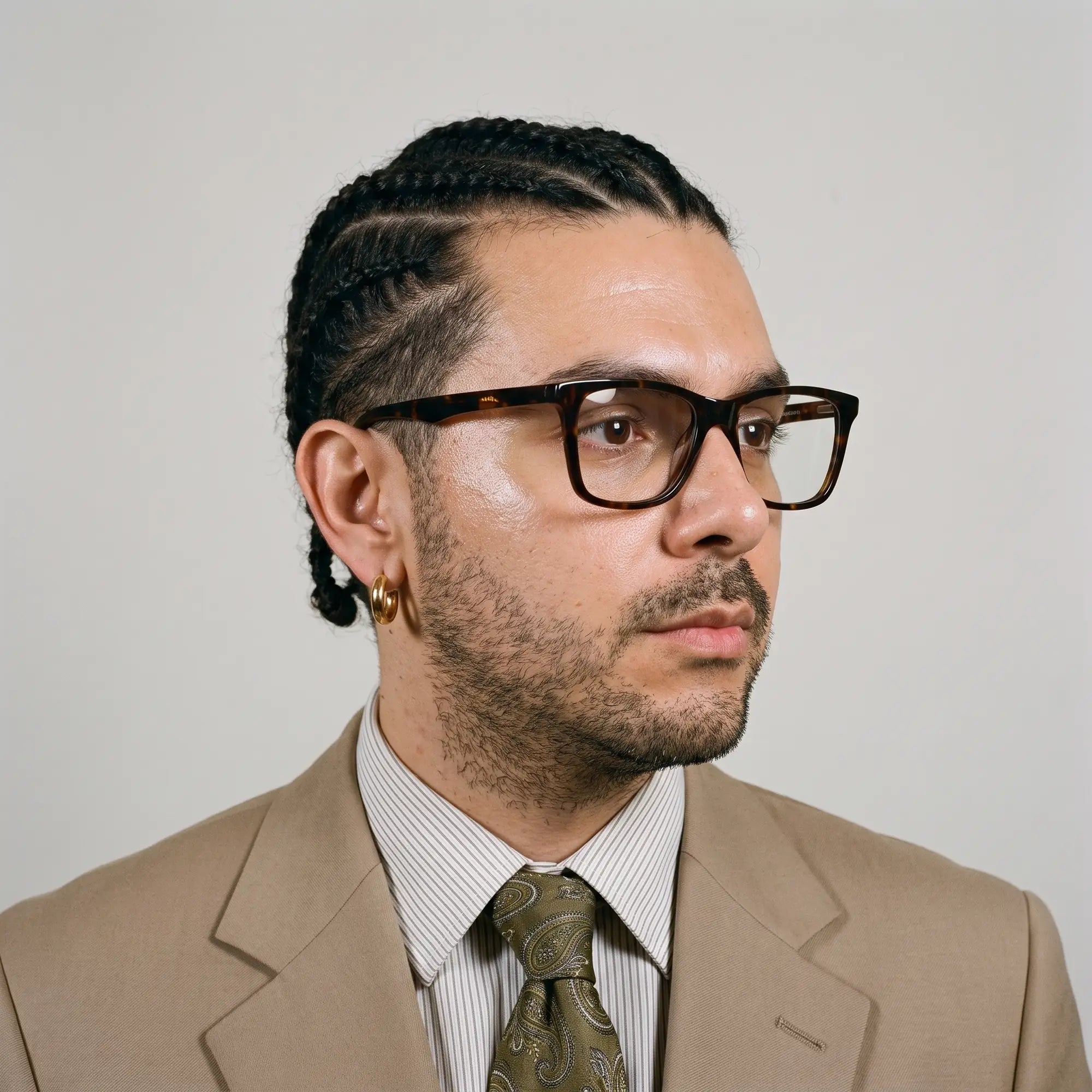 Fiore 5228 eyeglasses in tortoiseshell, worn by a model – campaign portrait, clean beige studio three-quarter portrait