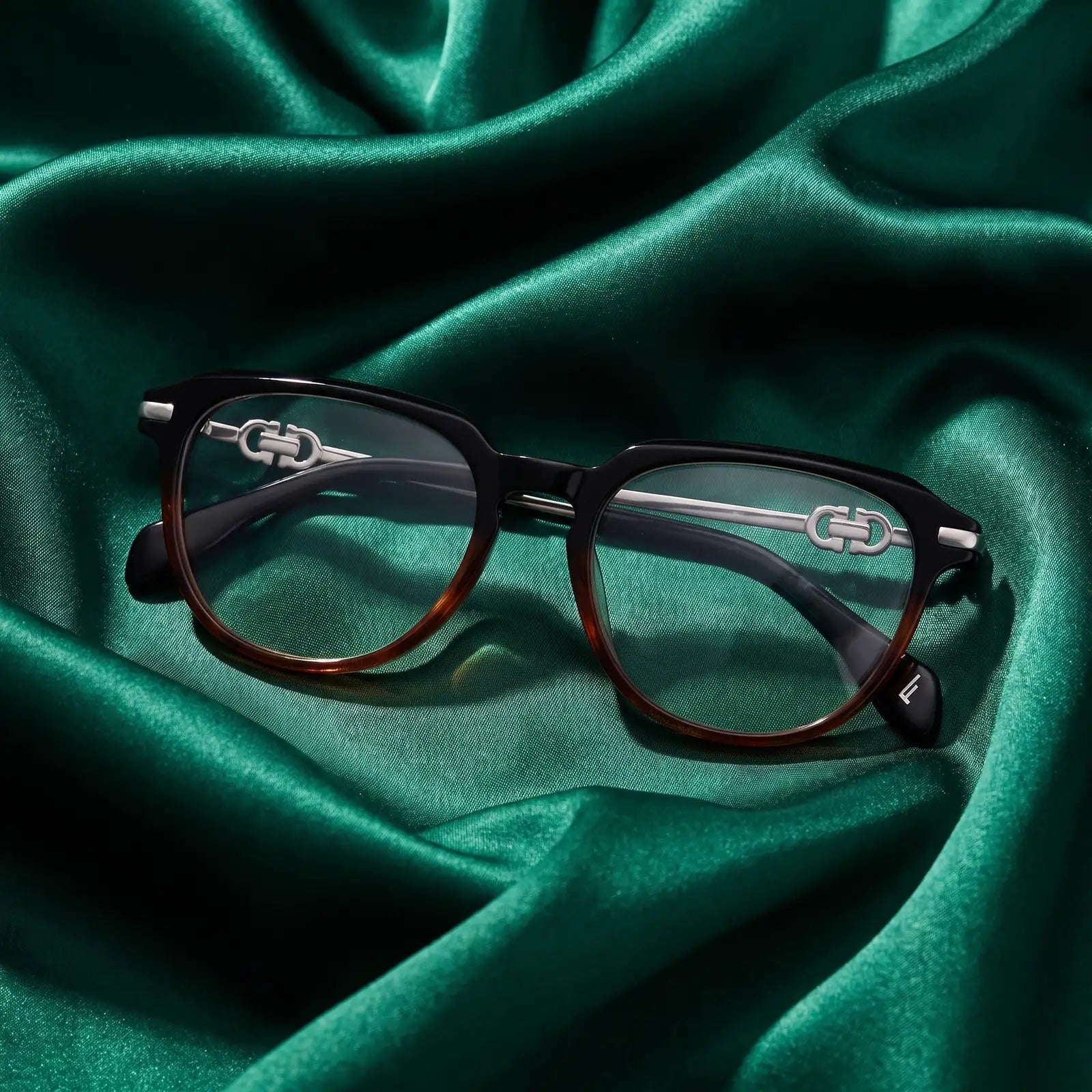 Fiore 5409 eyeglasses in black brown – nested in flowing emerald silk