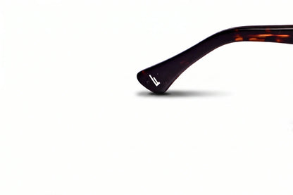 Fiore 7046 eyeglasses in tortoiseshell – temple logo detail