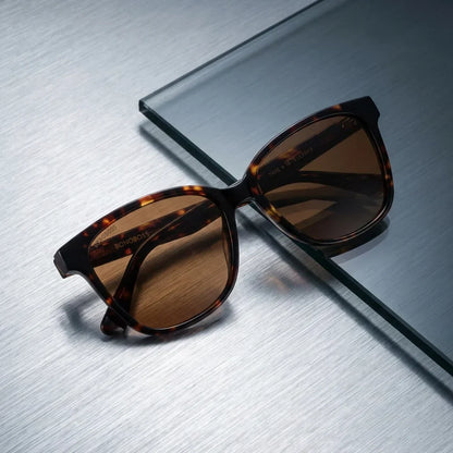 Tiare cat eye sunglasses with polarized lenses, bio-acetate frame · ReFramed, photo 19 of 30